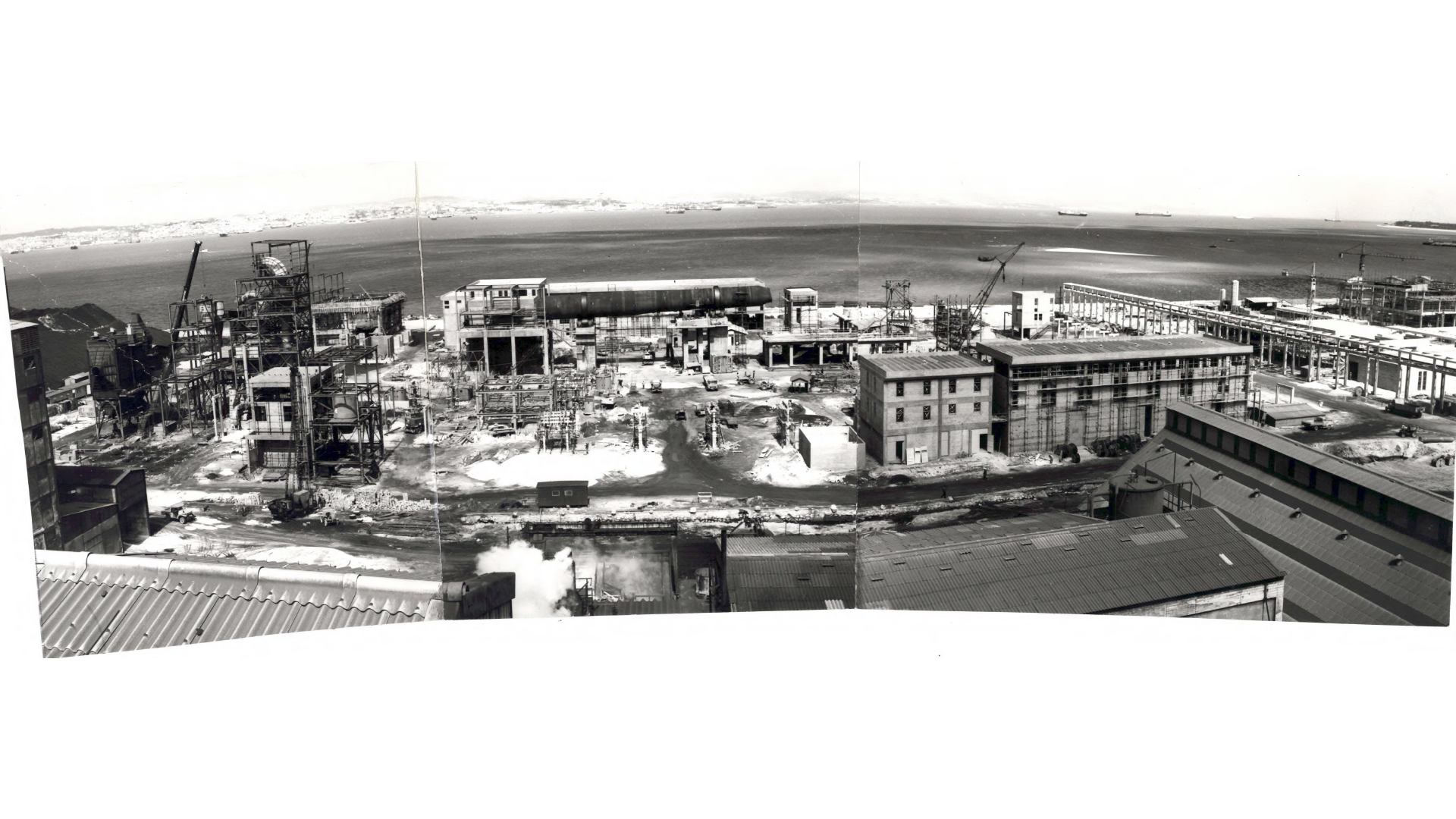 HAEU-BEI-3157-PT | archival image | black and white photograph of the construction of a metallurgical plant in Portugal