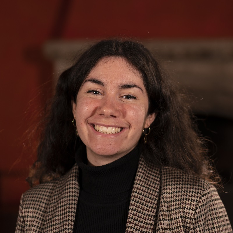 Portrait picture of María Hernández Martínez